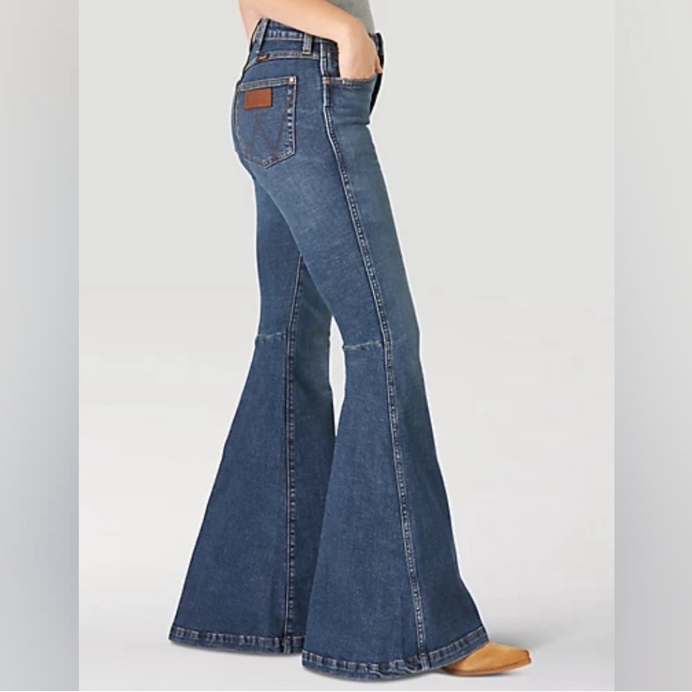 WRANGLER retro highrise flare jeans
